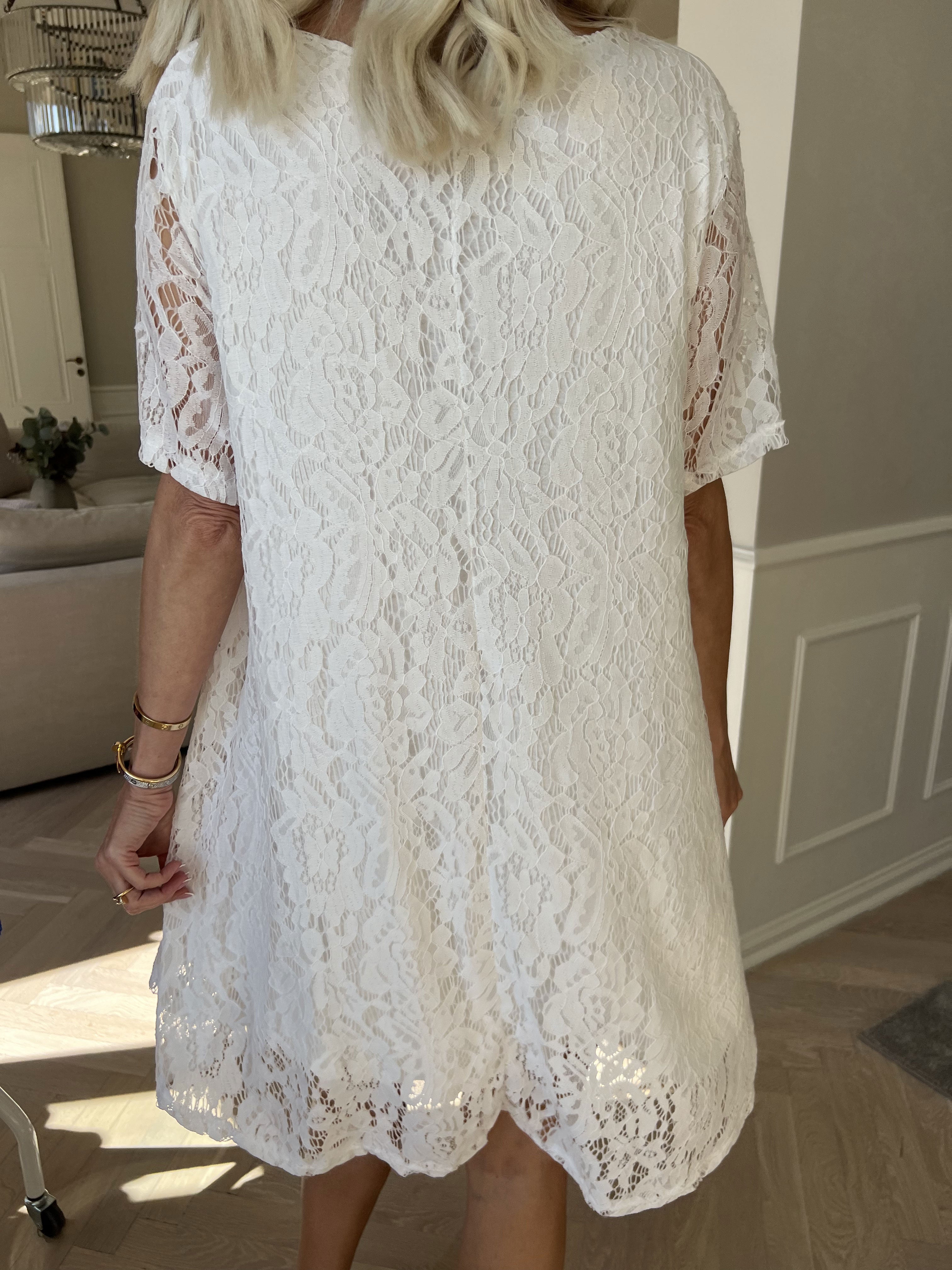 Gloria - A-linjeformad spetsklänning